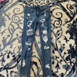 Super distressed skinny jeans